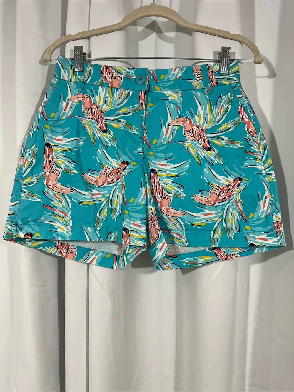 Crown & Ivy Tropical Bird Print Shorts Size 4 6 Teal High Rise Resort Vacation